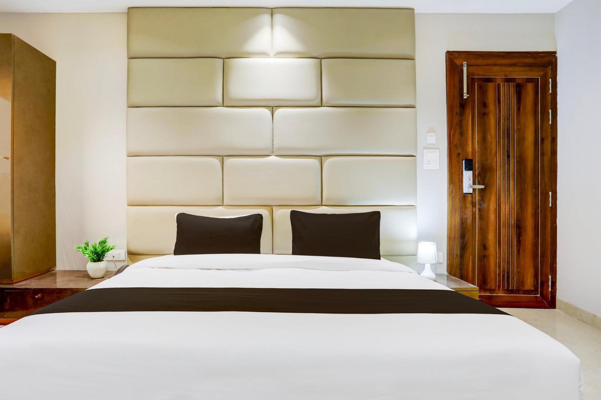 Super Collection O Belgacihia Near Kolkata Railway Station Hotel Gwalior Exterior photo