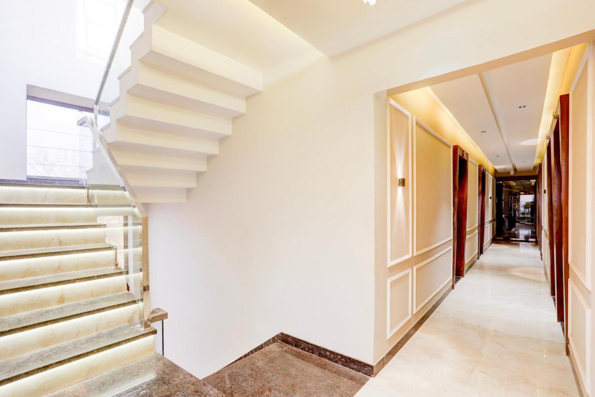 Super Collection O Belgacihia Near Kolkata Railway Station Hotel Gwalior Exterior photo